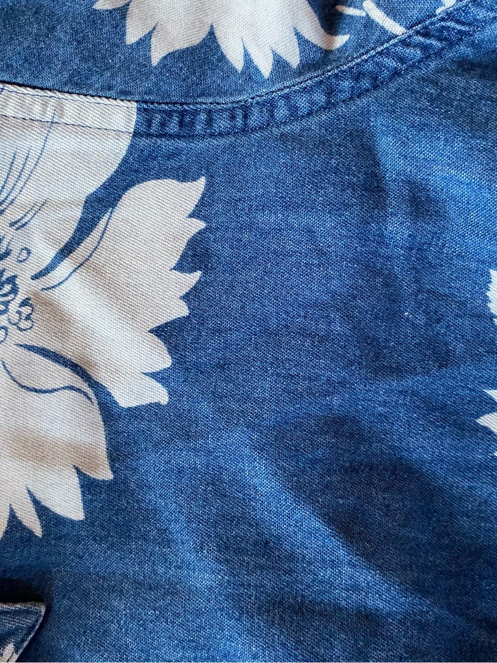 VTg Liz Claiborne Blue Denim Floral Button-Down Denim - Picture 4 of 8